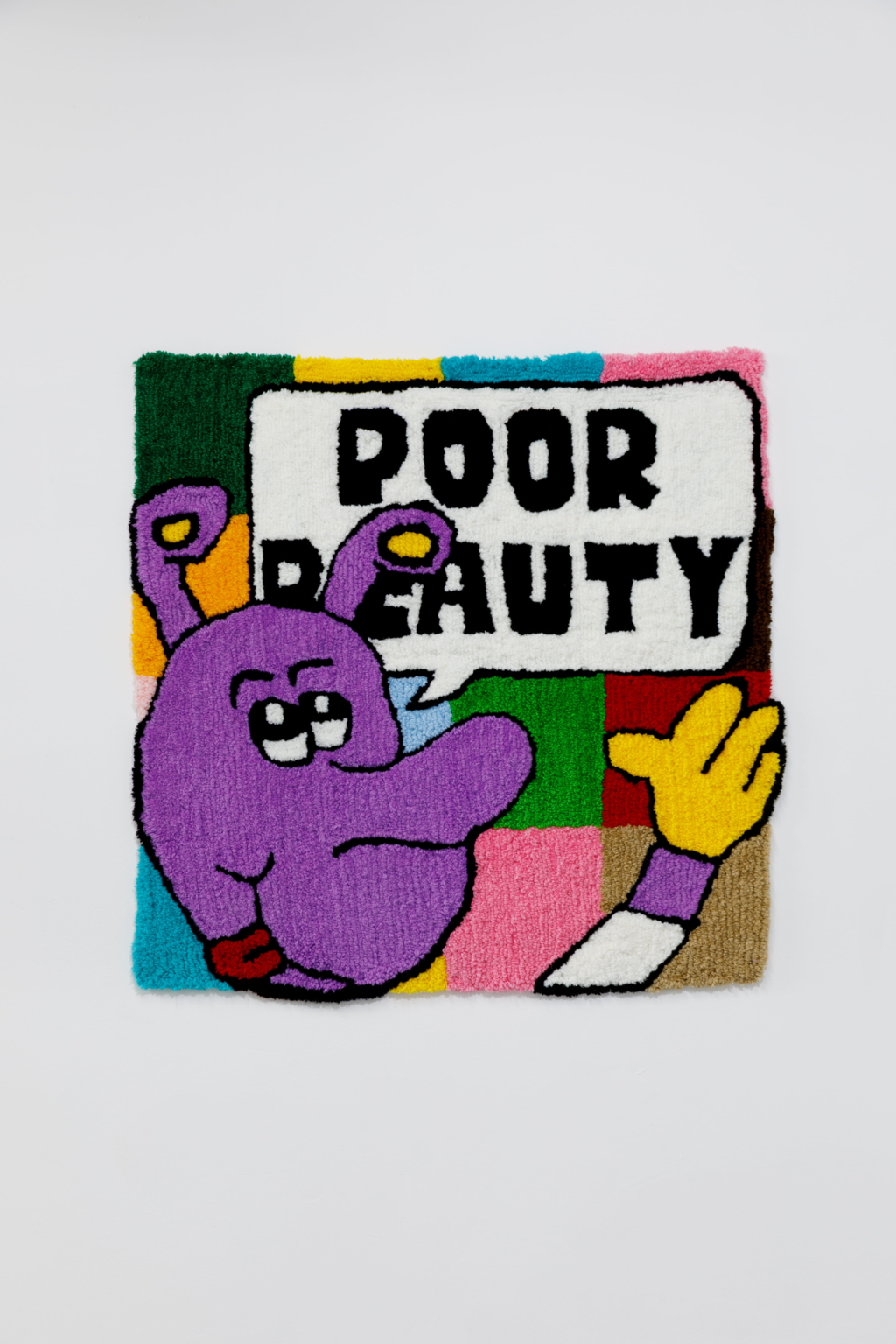「乏しい美」とジョンは言う/Poor beauty, says John 2023 毛糸、布、糊/Yarn, fabric,glue